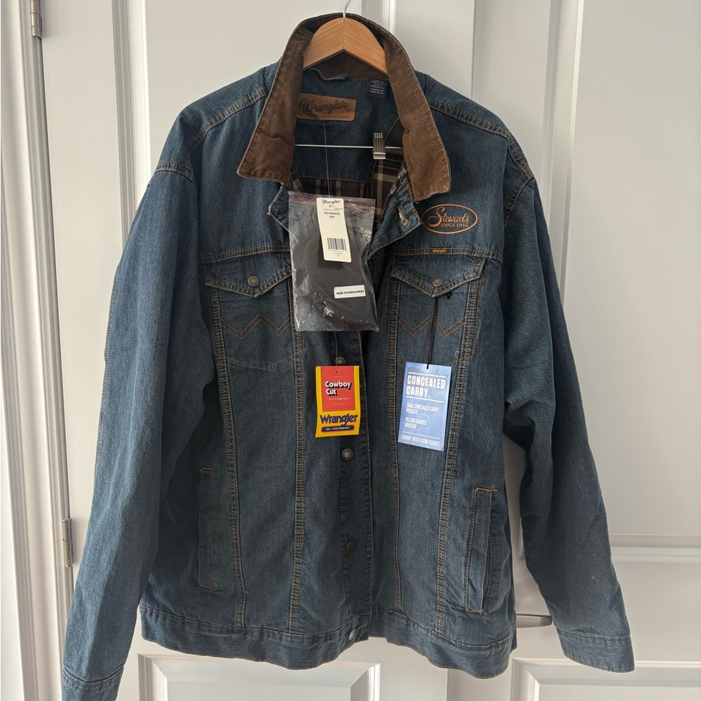 Wrangler Men's Dark Blue Denim Jacket with Brown Collar